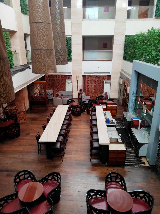 加尔各答普赖德广场酒店 外观 照片 The interior of the restaurant