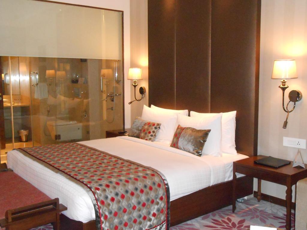 加尔各答普赖德广场酒店 外观 照片 A room at the Taj Bengal