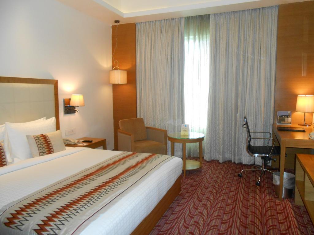 加尔各答普赖德广场酒店 外观 照片 A room at the Taj Bengal