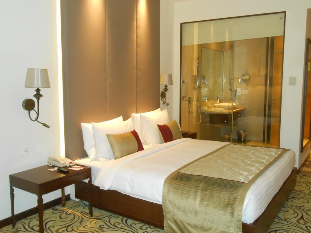 加尔各答普赖德广场酒店 外观 照片 A room at the Taj Bengal