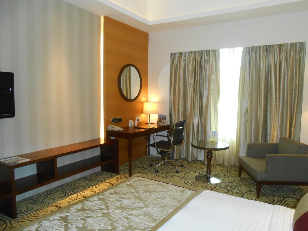 加尔各答普赖德广场酒店 外观 照片 A room at the Taj Bengal