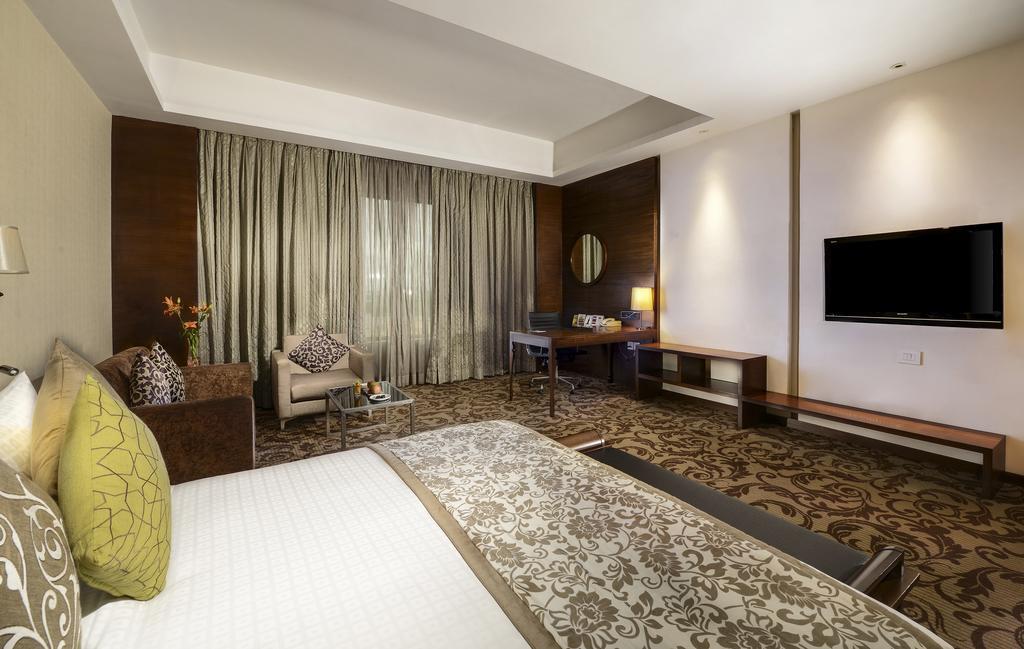 加尔各答普赖德广场酒店 外观 照片 A room at the hotel