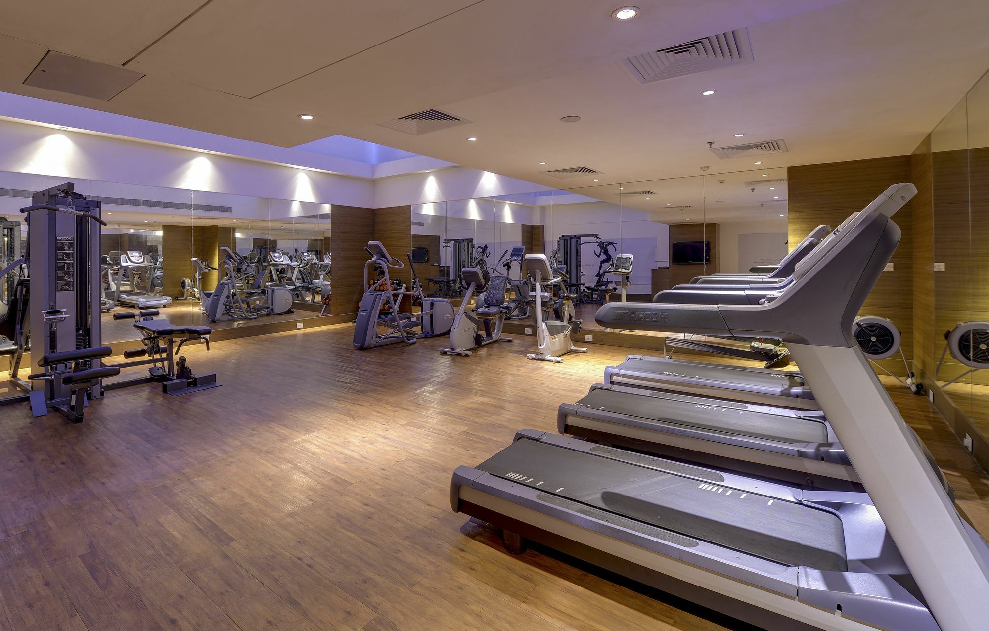 加尔各答普赖德广场酒店 外观 照片 The gym at the hotel